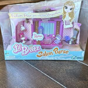 NIB lil Bratz salon purse playset 2008 Yasmin